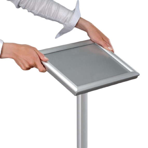 Freistehender Menürahmen Aluminium A4